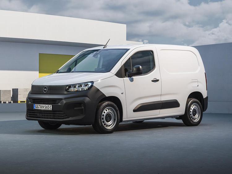 Stellantis amplia la gamma dei veicoli commerciali con lo Smart Compact Van