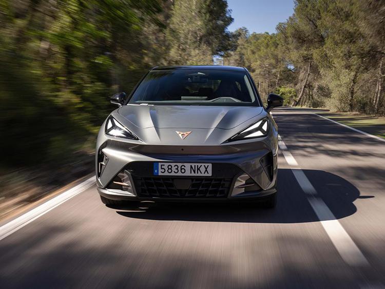 CUPRA Raval Edge Plus debutta in Italia