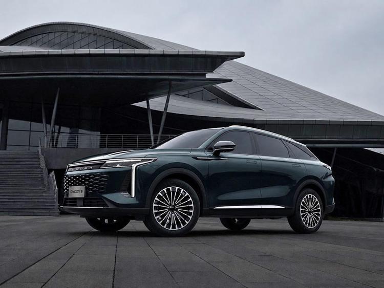 Omoda 9 Aurora Edition, mille esemplari per l'Italia