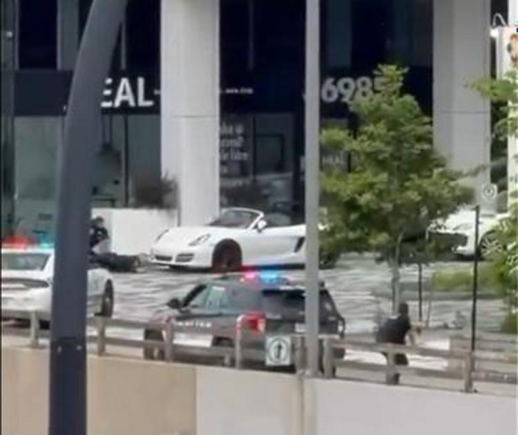 Polizia in azione a Montreal - (fermo immagine)