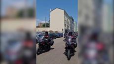 Agente morto dopo inseguimento, il saluto di cordoglio delle forze di polizia - Video