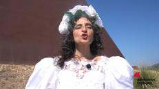 L'artista Carmine Elisa Moschella al Rito della Luce a Fiumara d'Arte: 