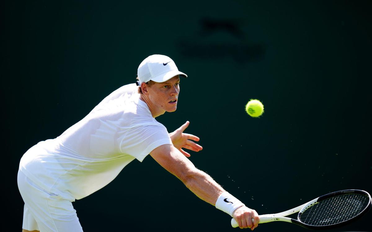 Sinner riparte con una vittoria all’Armani Classic: battuto Norrie 6-3 6-3