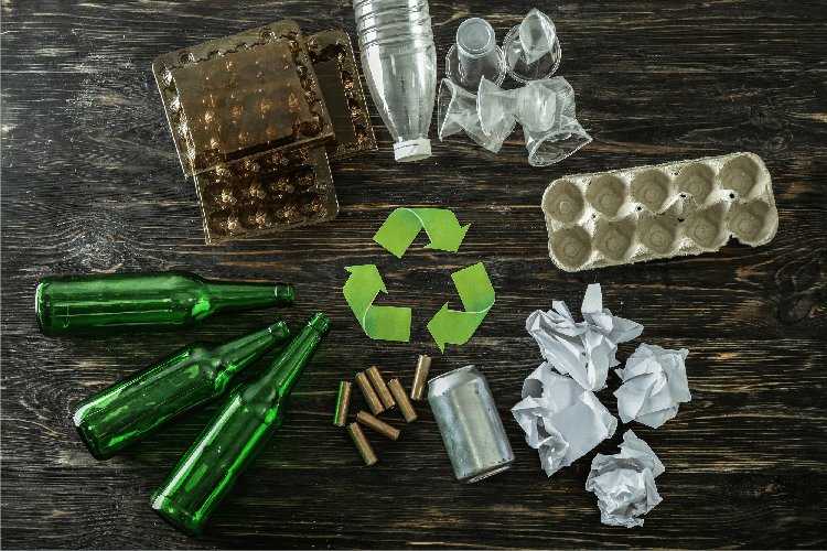 Riciclo materiali - (Canva)