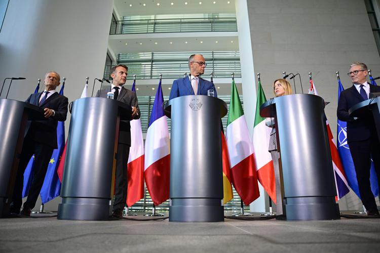Il vertice E5 con Tusk, Macron, Merz, Meloni e Starmer - Fotogramma /Ipa