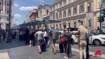 Caos treni, guasto su linea Roma-Fiumicino e lunghe code a Termini - Videonews