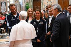 Papa Leone con Paolo Barelli Gregorio Paltrinieri e Simona Quadarella - Foto @vatican media