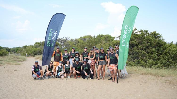 Green like a KIWI, 40 volontari hanno ripulito la spiaggia - (foto Ufficio stampa)
