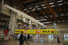 Bologna, al WMF Icarus stabilisce record per l’aeroplano di carta più grande del mondo
