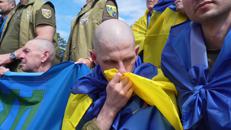 Scambio di prigionieri Russia-Ucraina, 160 soldati in festa per il ritorno a Kiev - Video