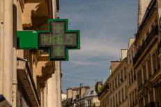 Una farmacia in Francia - (Fotogramma)