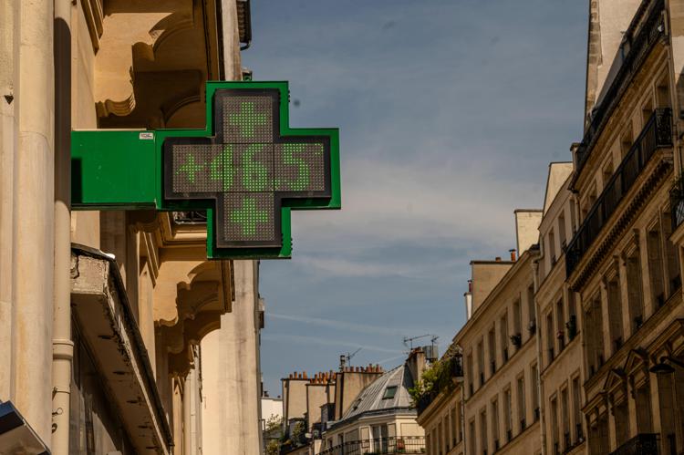 Una farmacia in Francia - (Fotogramma)