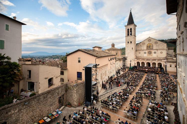 (Un concerto in piazza del Duomo di Spoleto nelle precedenti edizioni - Ufficio stampa Festival dei Due Mondi)