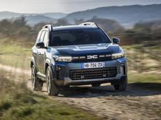 Dacia Bigster Hybrid 155, il C-SUV che punta su efficienza e praticità