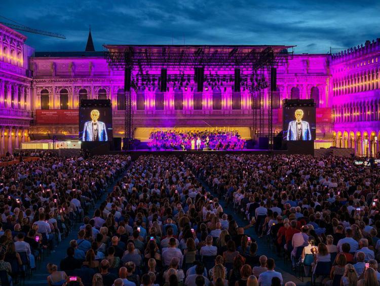 (Andrea Bocelli in piazza San Marco - Ufficio stampa Comune di Venezia)