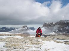 (Luigi Folco durante il campionamento di polveri cosmiche sulle cime delle Montagne Transantartiche - Ufficio stampa UniPi)