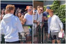 Jannik Sinner con i tifosi a Wimbledon - X