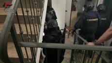 Quattro arresti per attentato a Ranucci, blitz dei carabinieri: le immagini dall'alto e in un appartamento