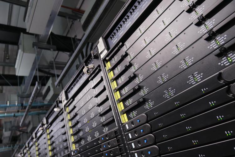 Un dettaglio dei rack del supercomputer Leonardo, a Bologna. Il Cineca ha un ruolo da coordinatore nel progetto Gigafactory - (Cineca/Tecnopolo/Marco Maccolini)