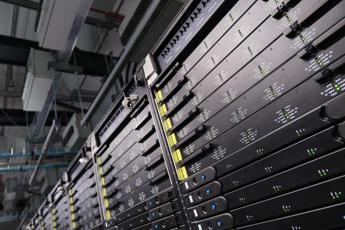Un dettaglio dei rack del supercomputer Leonardo, a Bologna. Il Cineca ha un ruolo da coordinatore nel progetto Gigafactory - (Cineca/Tecnopolo/Marco Maccolini)