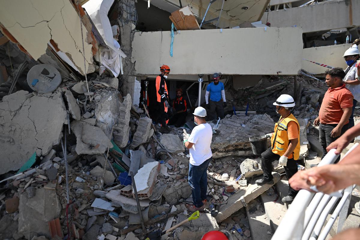 Bambino estratto vivo dalle macerie in Venezuela a sei giorni dal terremoto