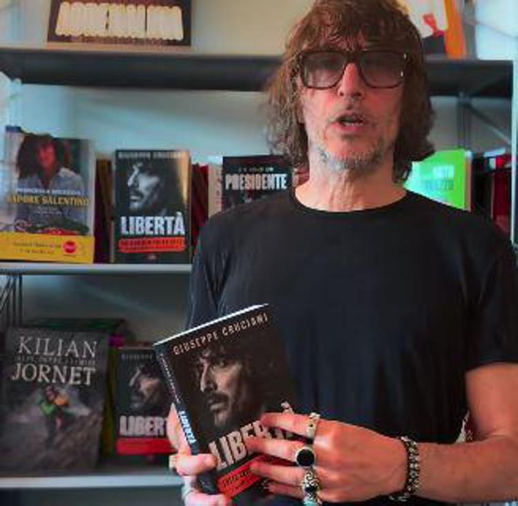 Da Funari precursore all'invito mancato nell''harem' di Sgarbi, tutto Cruciani dalla A alla Z﻿