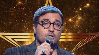 Valentino Aquilano sarà Lucio Dalla nel biopic Rai sul cantautore bolognese