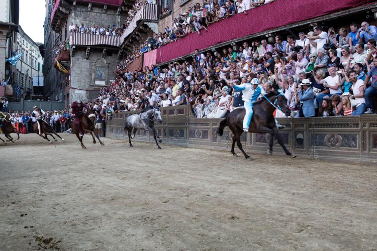 Il Palio di Siena - (FOTOGRAMMA) - (FOTOGRAMMA)