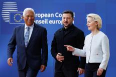 Il presidente del Consiglio Europea Antonio Costa (a sinistra), con Volodymyr Zelensky e Ursula von der Leyen
 - Fotogramma/Ipa