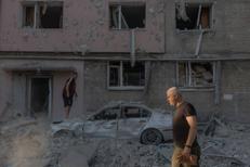 Un edificio di Kiev colpito - (Afp)