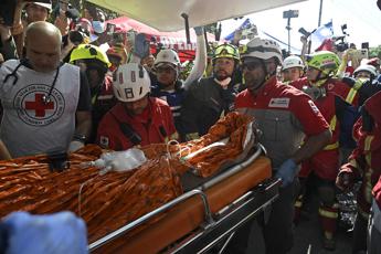 Soccorsi in azione in Venezuela dopo il terremoto - (Afp)