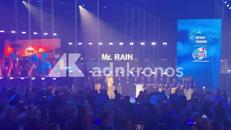 Al congresso Uil sul palco Mr. Rain canta 