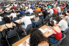 Persone che partecipano a concorso pubblico - FOTOGRAMMA