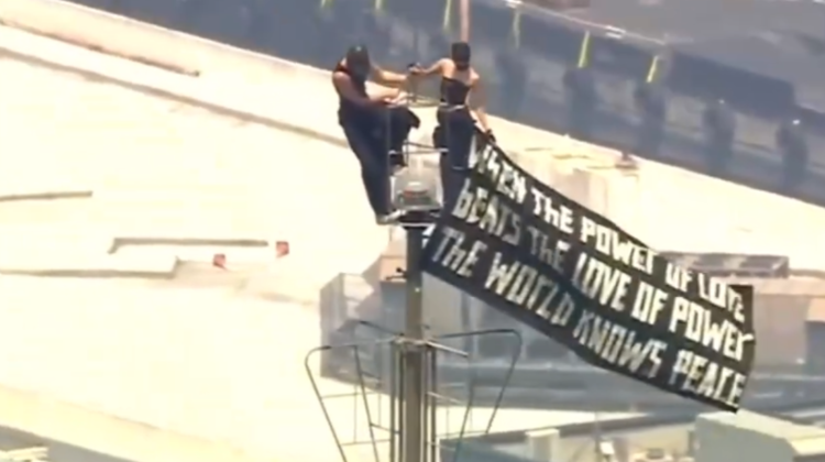 Coppia sull'Empire State Building - Video da X