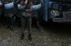 Poliziotti in tenuta anti sommossa - Afp