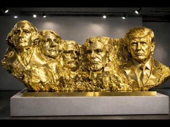 Trump e il video del Monte Rushmore dorato, c'è anche il suo volto - Guarda
