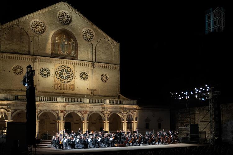 Il concerto in piazza Duomo a Spoleto - Ufficio stampa Festival dei Due Mondi