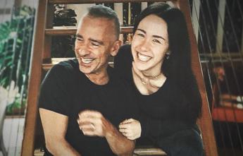 Aurora Ramazzotti si è sposata, papà Eros: "In un'epoca allo sbando, vedere due ragazzi felici è un miracolo"