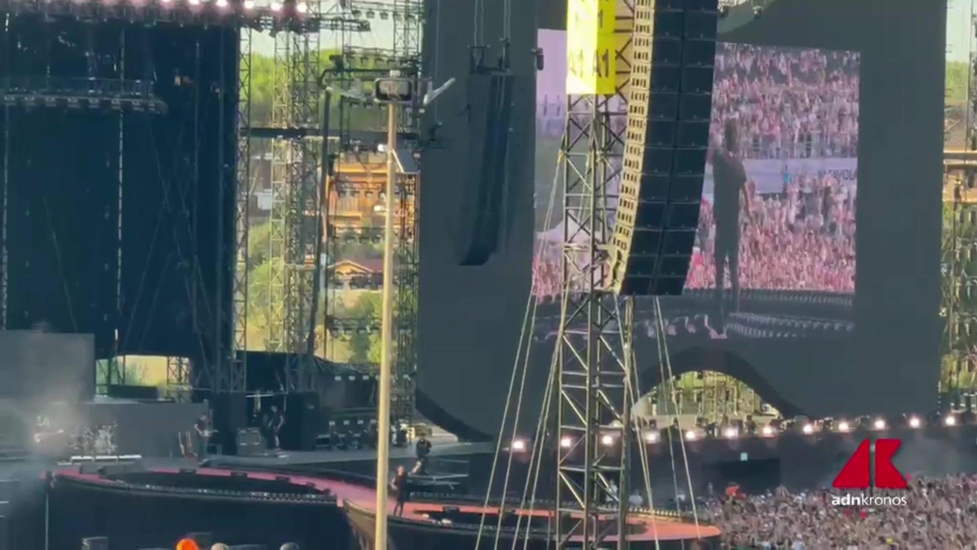 Fabrizio Moro apre il concerto da record di Ultimo: "Alla faccia di chi ci vuole male"