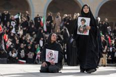 Un momento dei funerali di Ali Khamenei - (Afp)
