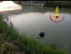 Incidenti, auto finisce in un canale in provincia di Rovigo: un morto