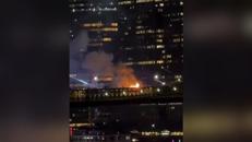 Usa, fiamme sul ponte di Brooklyn durante i fuochi d'artificio del 4 luglio - Video
