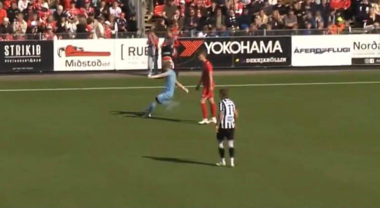 Il gol del portiere Aron Birkir Stefansson - X