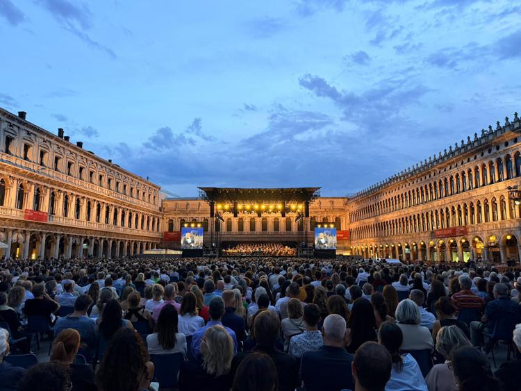 (Piazza San Marco durante il concerto 