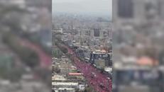 Funerali Khamenei, centinaia di migliaia di iraniani nelle strade: il video dall'alto
