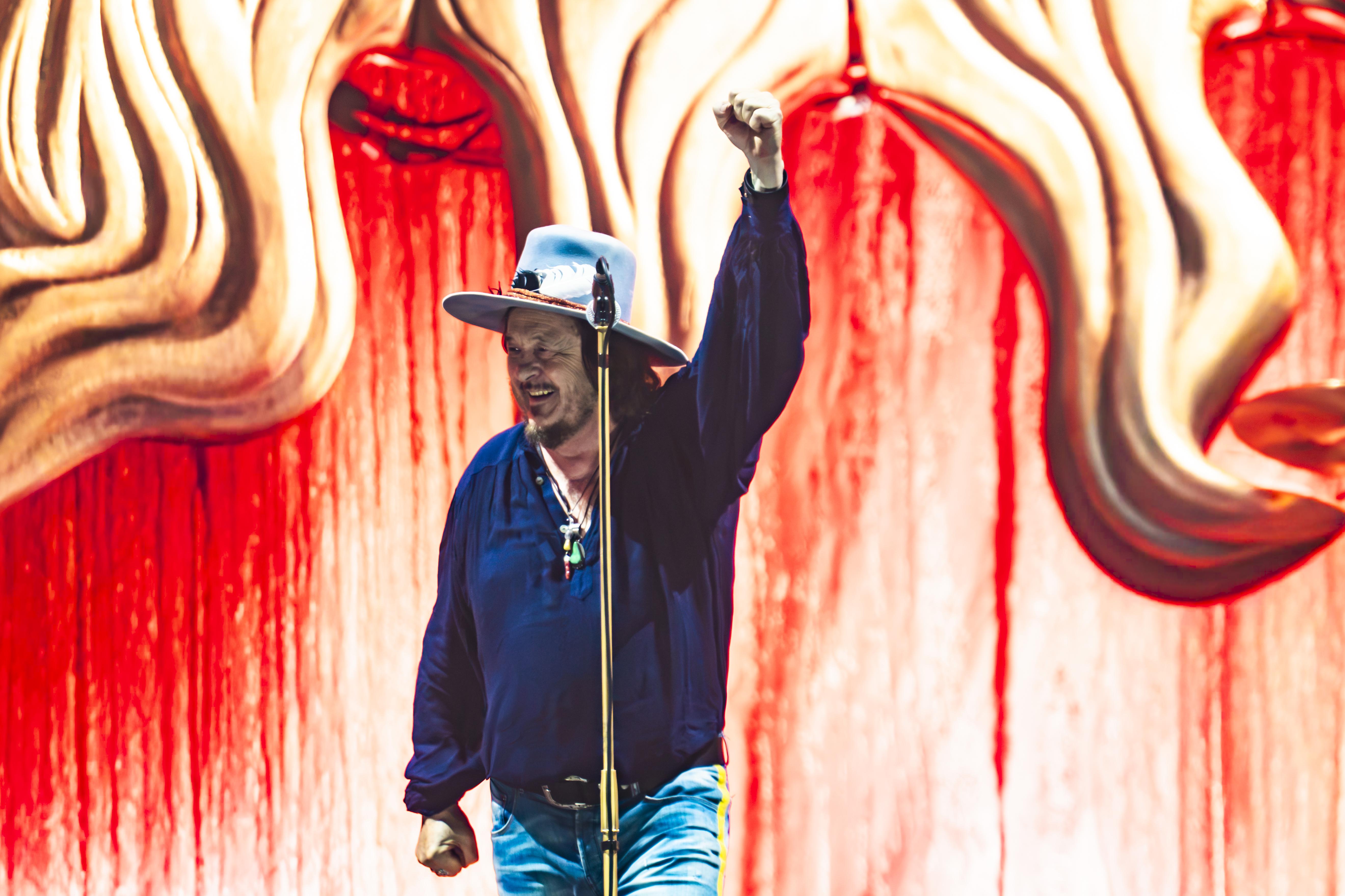Zucchero: "Oggi fare live è più facile, giovani con i social sono macchine da guerra"
