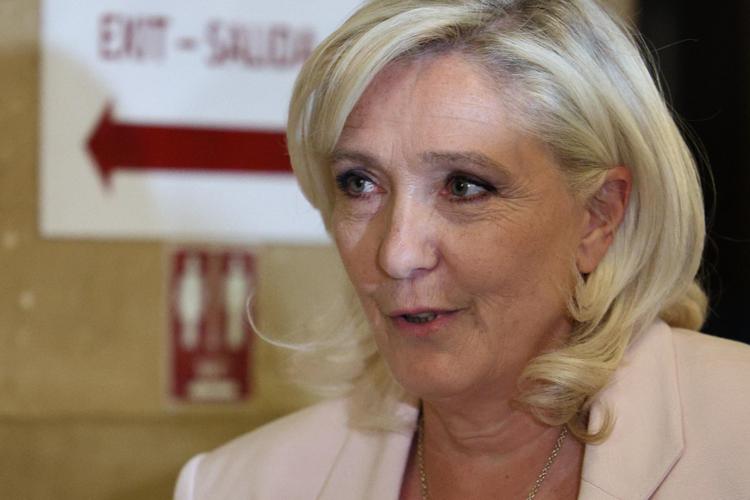 Le Pen condannata a Parigi: un anno con braccialetto elettronico