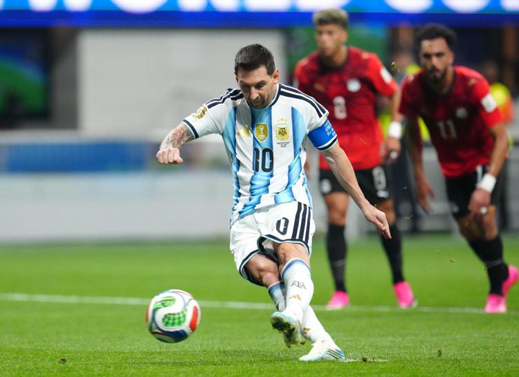 Il rigore di Messi - Ipa/Fotogramma