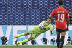 La parata di Shobeir sul rigore di Messi - Afp
