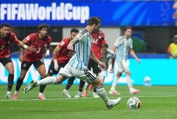 Messi Argentina Rigore Ipa Fg Immagine in aggiornamento